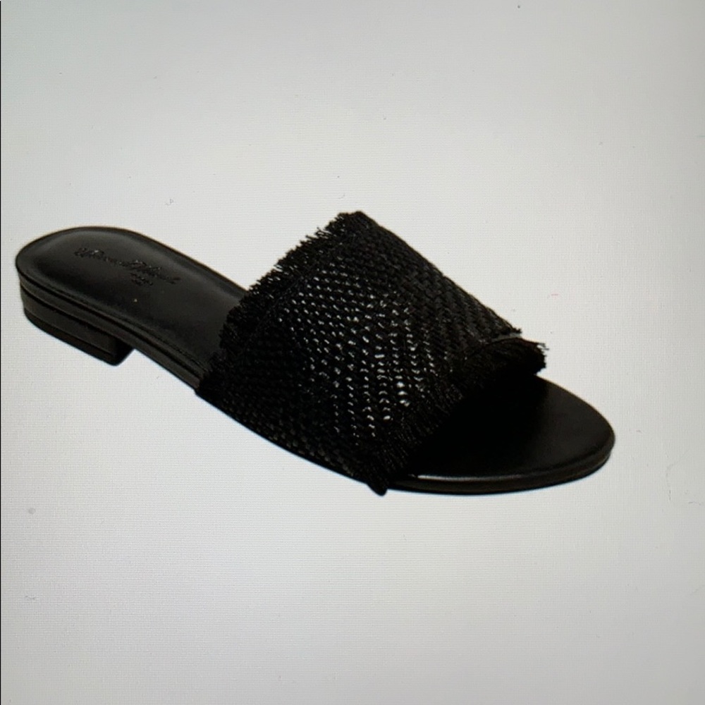 NWT Universal thread black women’s slides, size 6